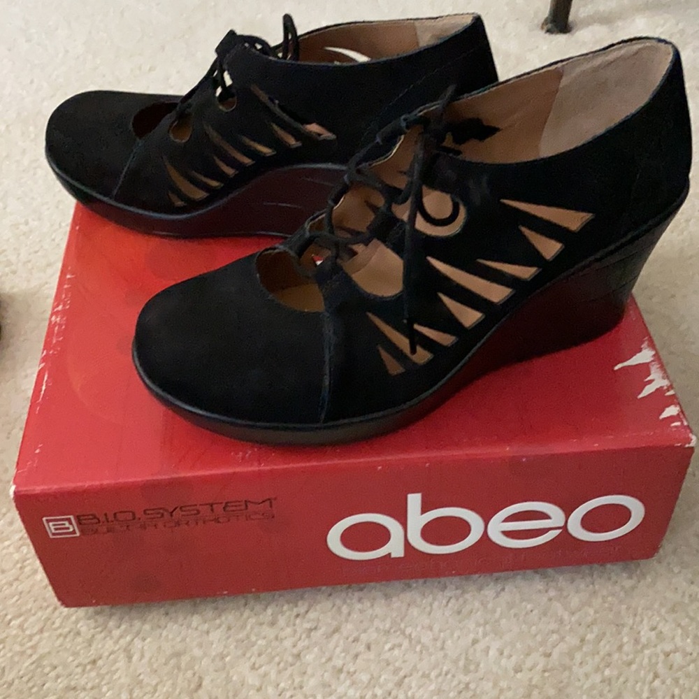 New Suede Abeo Kamala size 91/2